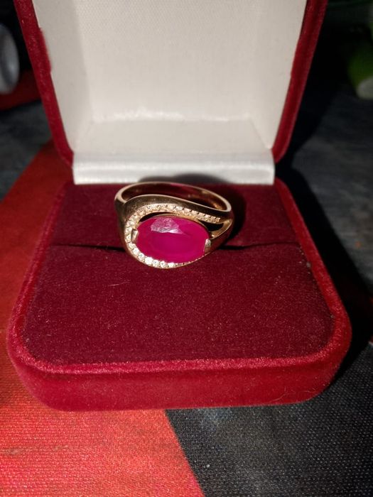 Кольцо золотое с рубином