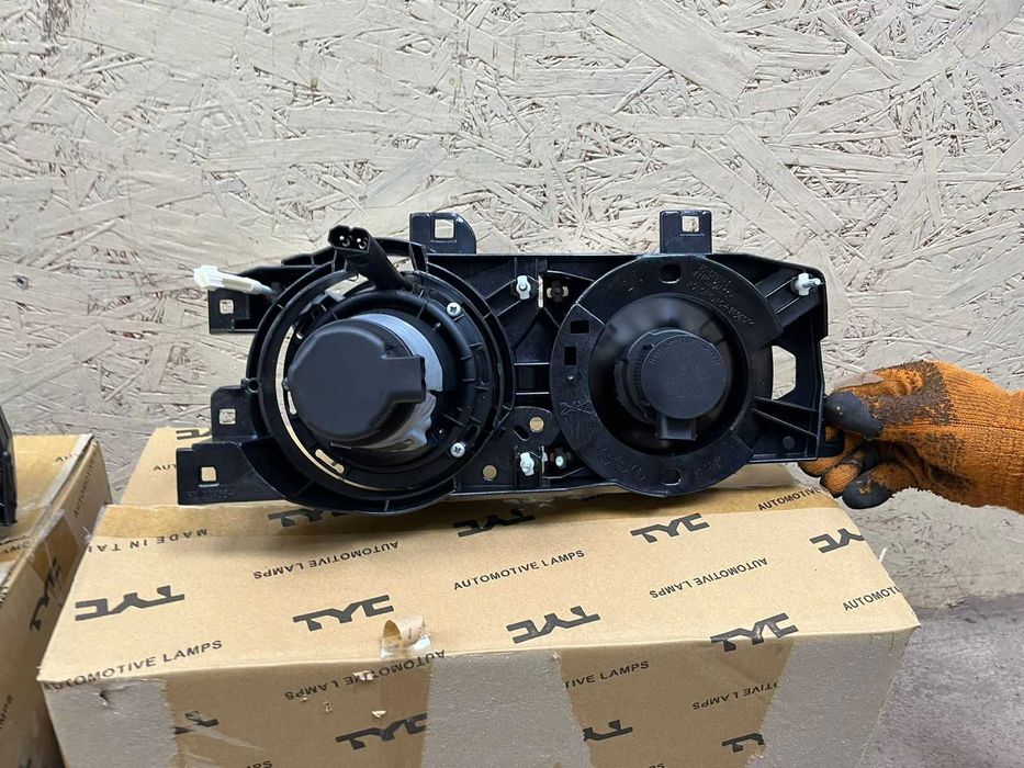 Фара на BMW 5 '88-'94 (E34) (Тайвань) / БМВ 5 (Е34)