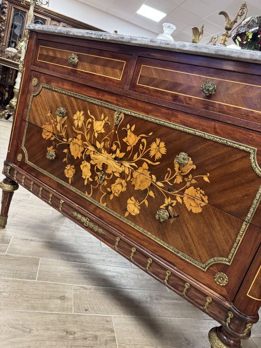 Comoda din lemn masiv cu intarsii, elemente bronz si blat marmura