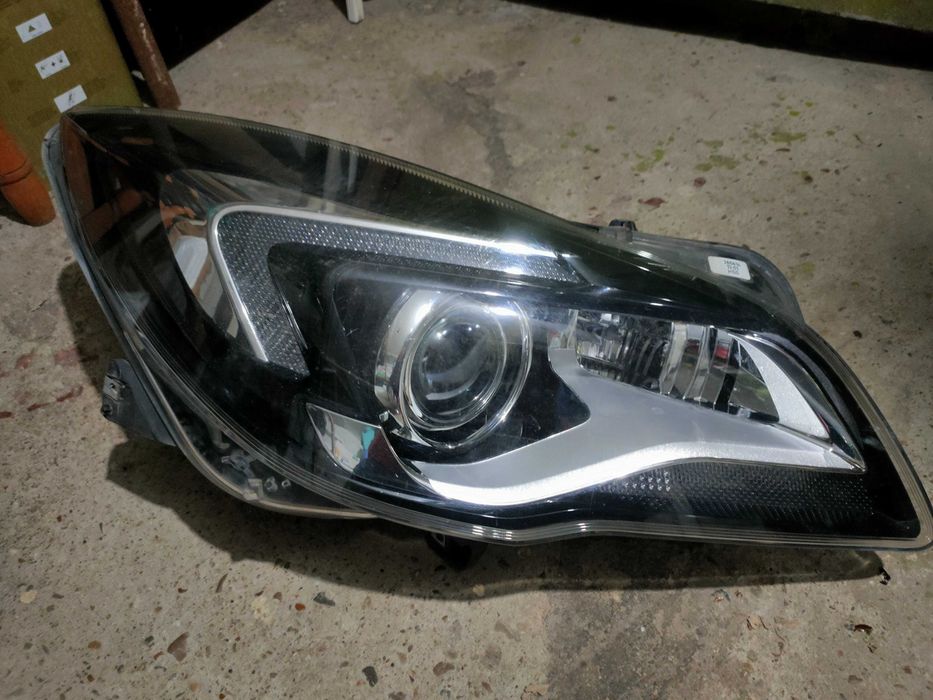 Far dreapta opel insignia