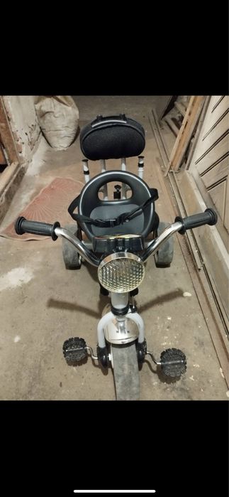 Продавам детска триколка с педали