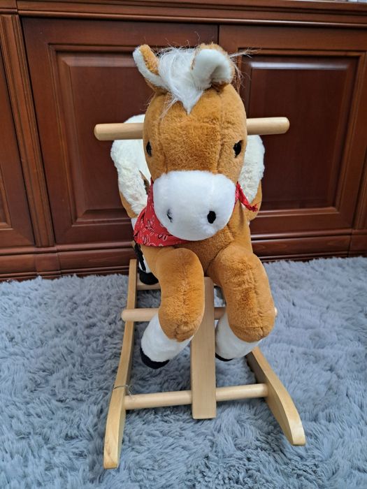 Căluț de pluș balansoar cu sunete