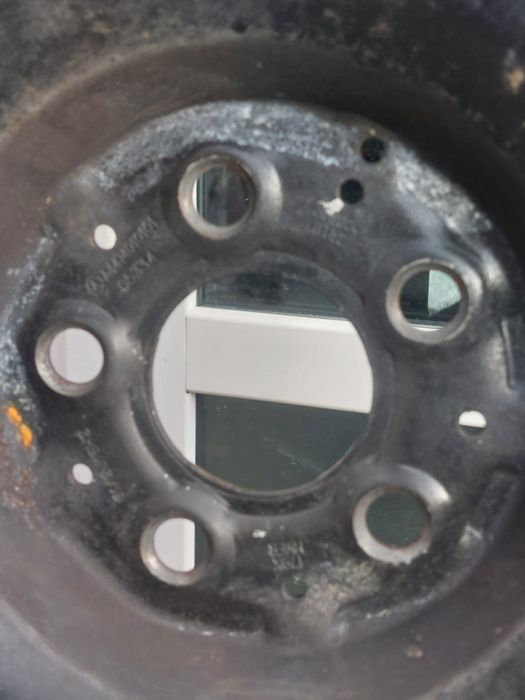 Vând un set de cauciucuri de iarna,195/65/16 C,pentru Vito.1350 lei