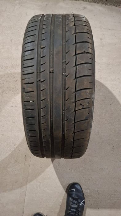 Продам шины 235/45/R18