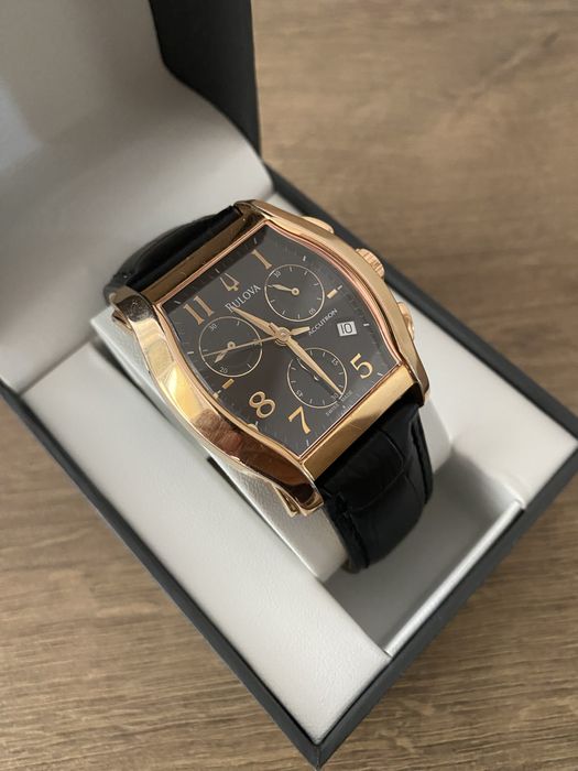 Часовник Bulova ЧИСТО НОВ модел c876889