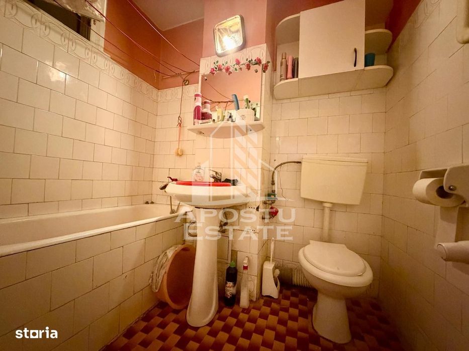 Apartament 2 camere de vanzare, boxa, zona Circumvalatiunii, Timisoara
