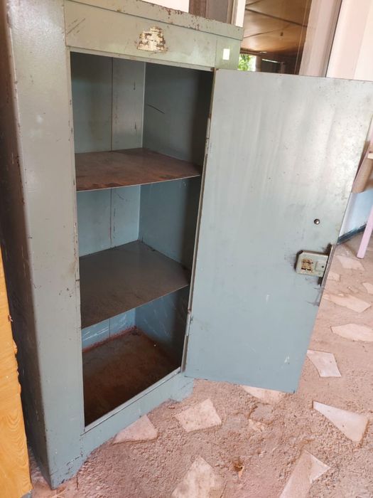 Продам сейф металлический