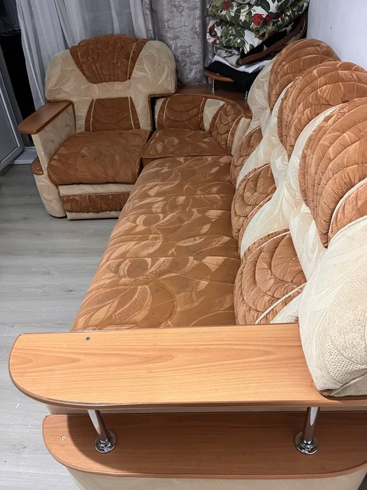 Продаю диван вместе с креслой