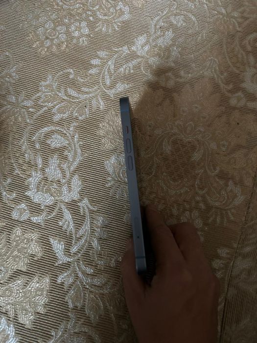 iPhone 14 голубой цвет