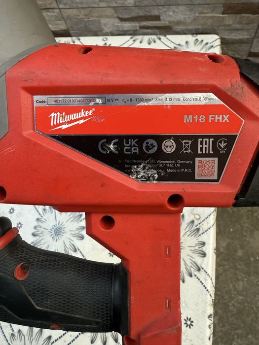Акумулаторен безчетков перфоратор Milwaukee M18