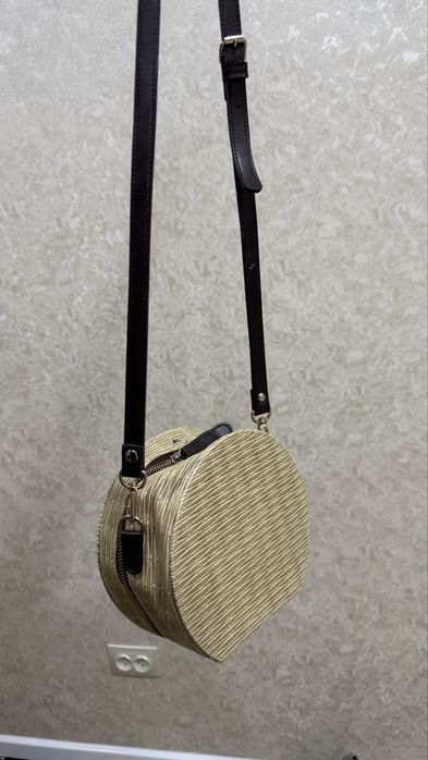 Продам сумку плотный каркас