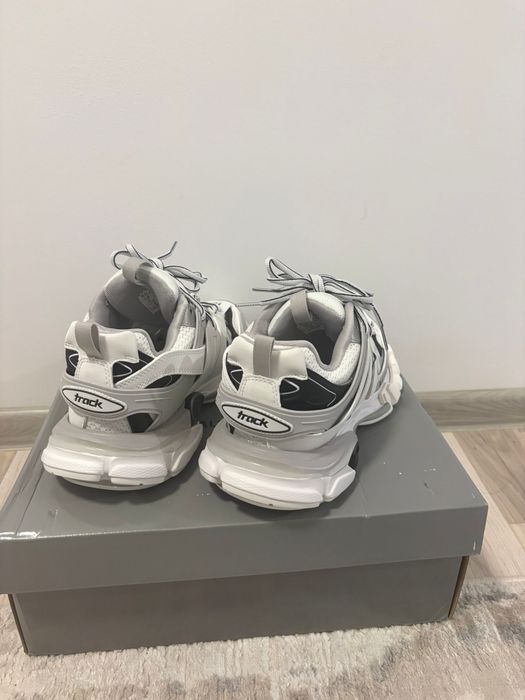 Balenciaga track