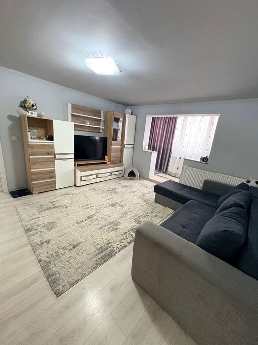 Vând apartament mobilat