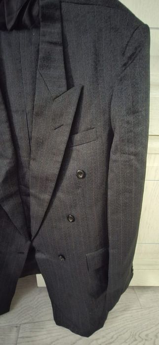 Костюмдер әр түрлі размердегі