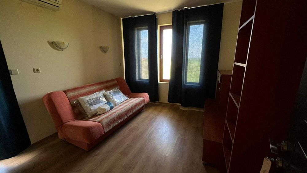 Продава нова 2 етажна къща с собствен басейн в с. Гюльовца