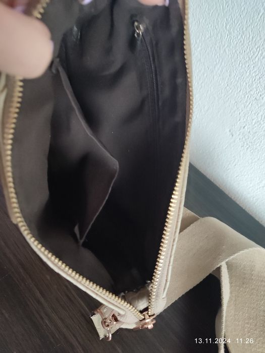 Vând geanta de umăr