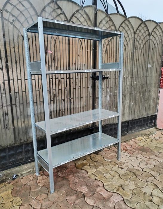 Rafturi metalice pentru depozitare manuala cu polite