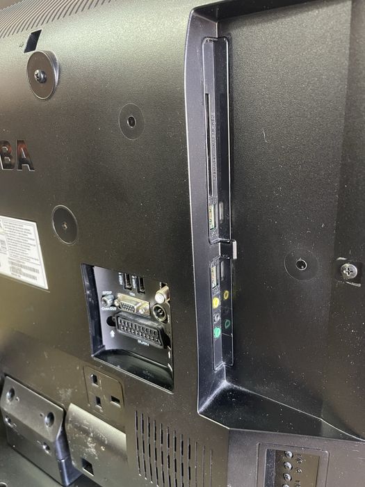 Телевизор TOSHIBA LED 32“ - 32W1343DG