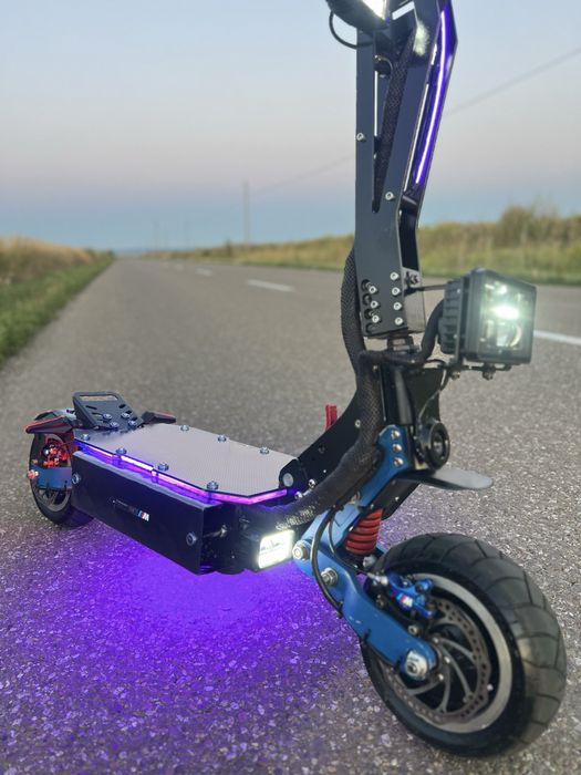 Trotineta electrica BMW inclusiv cheie de g30