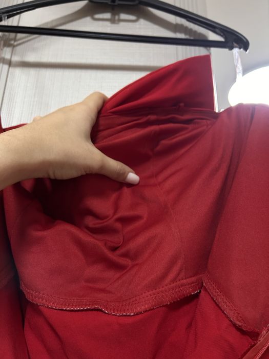 Вечернее красное платье в пол