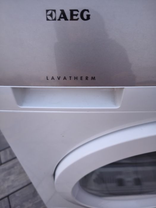 Vând uscător Aeg