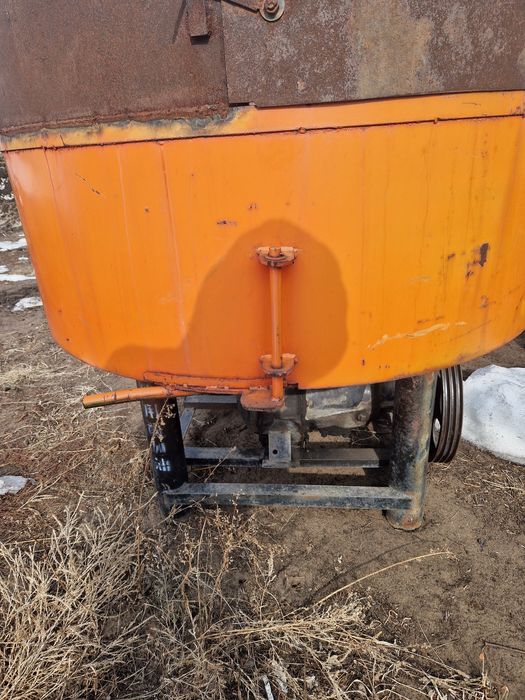 Бетоносмеситель с подпрессовкой.