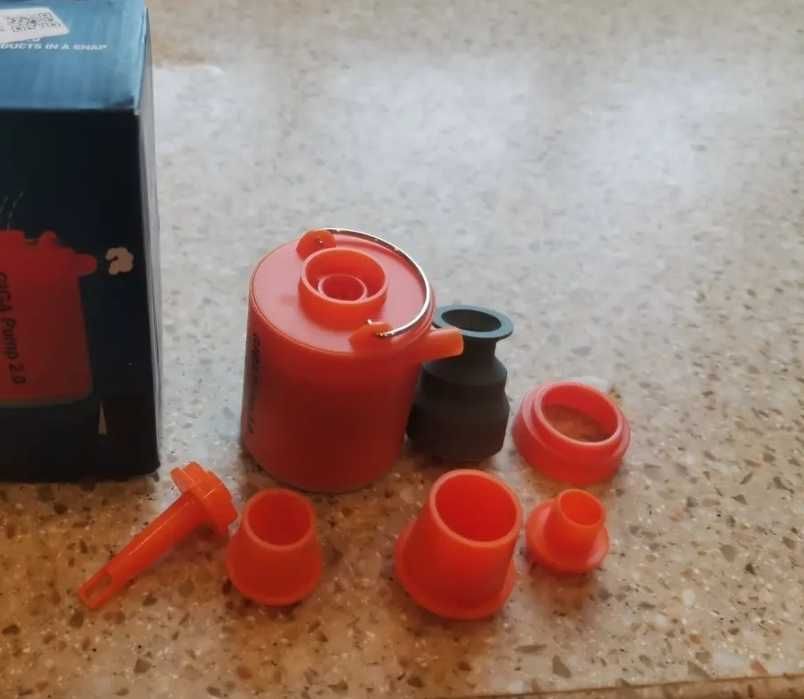 Туристический фонарик-насос