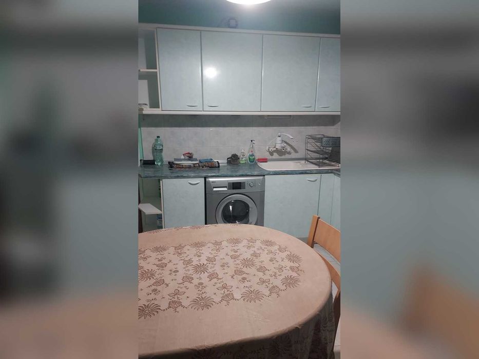 Просторен обзаведен тристаен апартамент, 90 кв.м, в саниращ се блок – ж.к. „Дружба“, Сливен