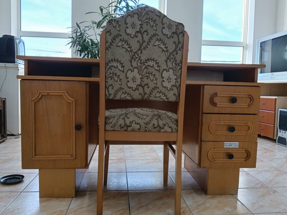 Birou și scaun în stare foarte buna