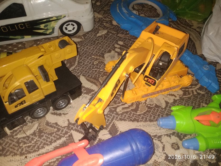 Машинки игрушечные