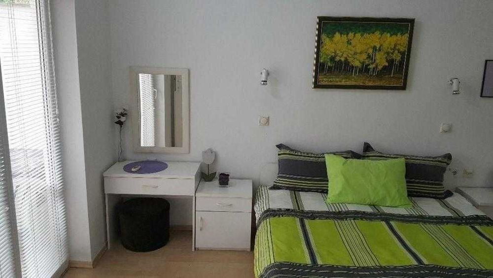 Двустаен имот в кв.Овча купел