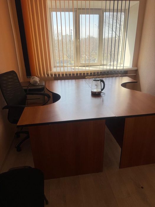 Продам стол, шкаф, зеркало