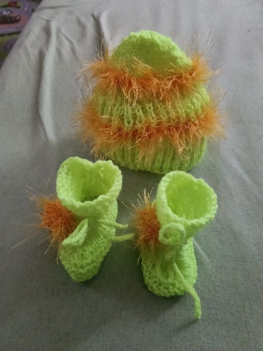 Botoșei și căciulă de nou nascut