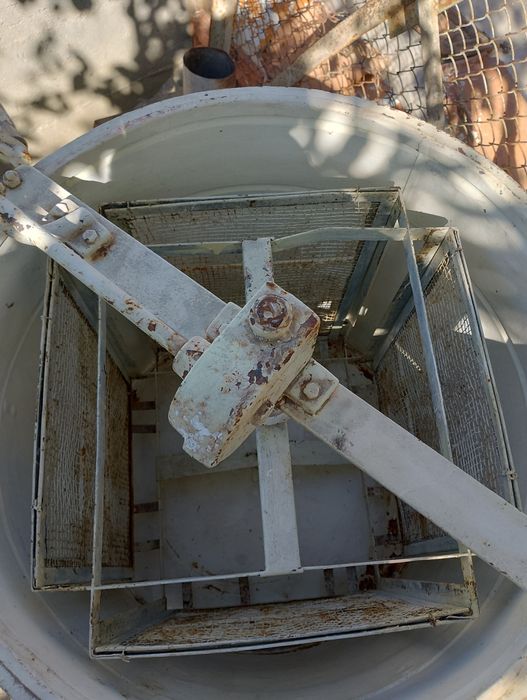 Центрофуга за мед