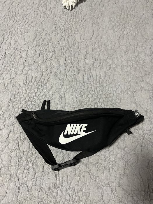 Nike чанта за кръст