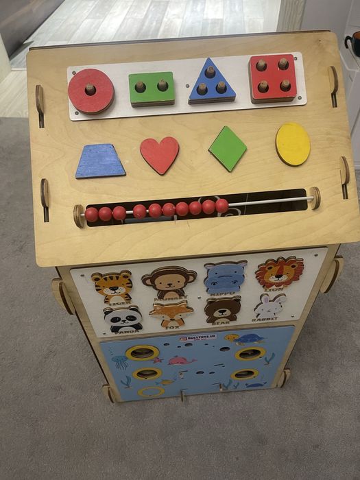 Домик для детей, все двери открываются, все детали подвижные,