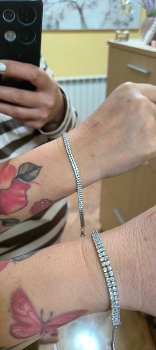 Дамска сребърна гривна с циркони