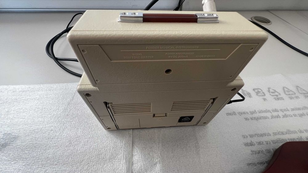 Травъл китара и усилвател като нови Travel guitar