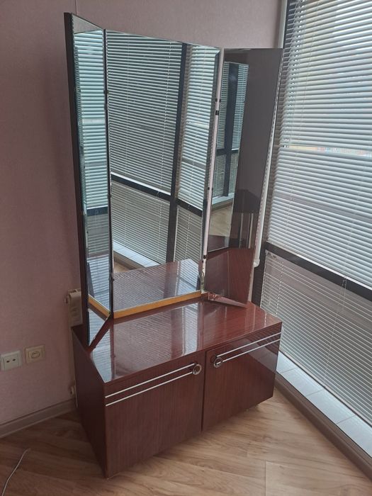 Продам Зеркала Трюмо