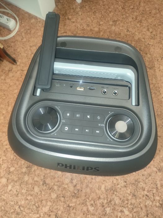 Продам портативную колонку "Philips  TAX4079"