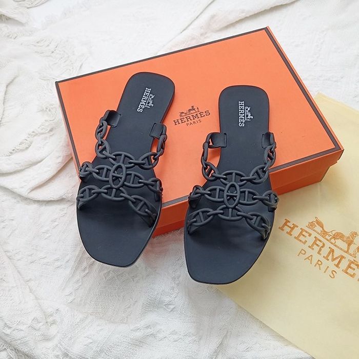 Летние шлепанцы черные