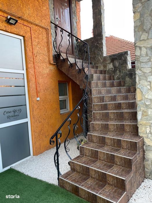 Investiție sigura, zonă excelentă–Pensiune funcțională, Str.Horea Deva