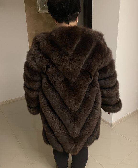 Vând haină de blană-vulpe polară