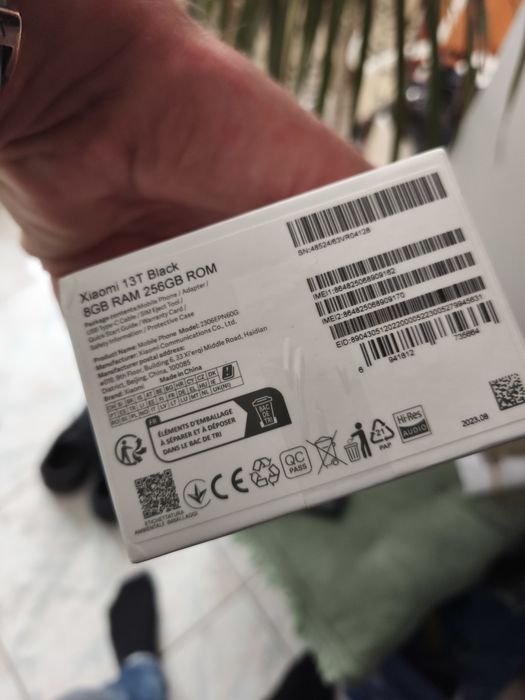 Xiaomi 13t cu cutie și încărcător 67W