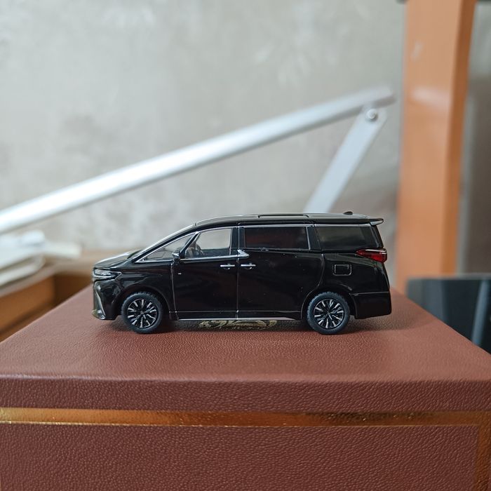 Toyota Alphard 2023 1:64 Hot Wheels