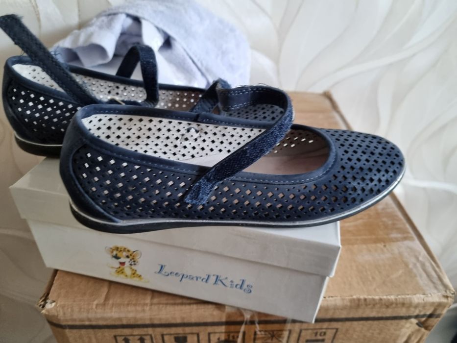 Продам детскую обувь для школы