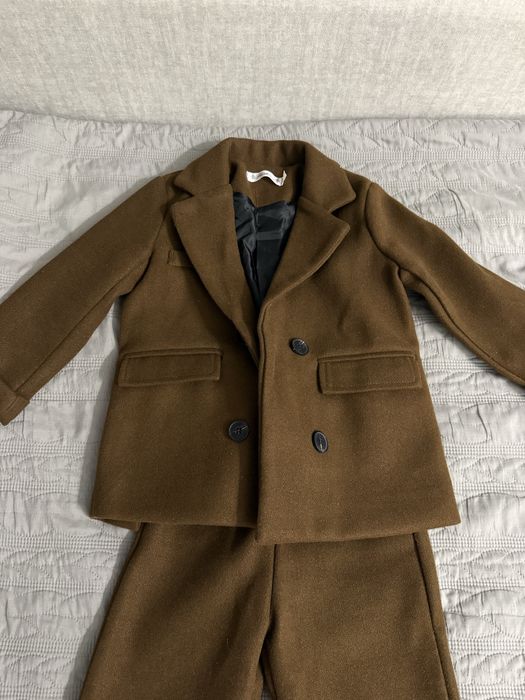 Новый костюм на девочку 3-4 года. Пальто-пиджак и брюки. Новый