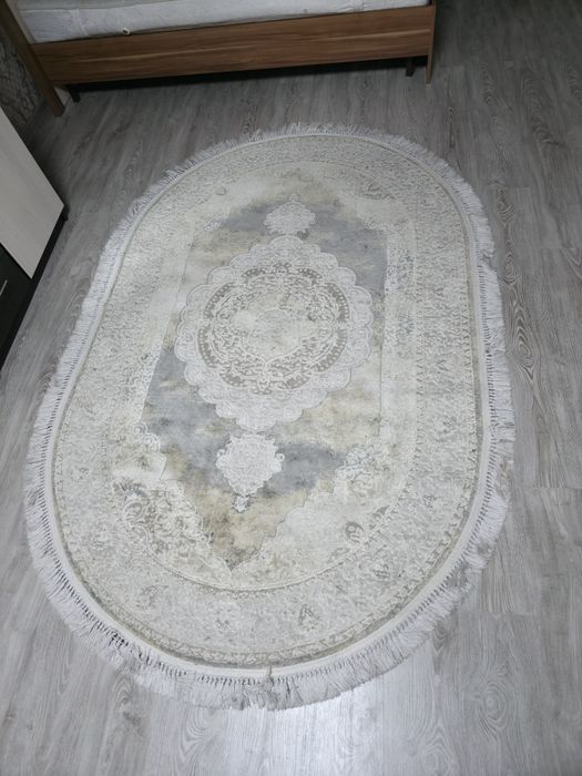 Продам ковёр овальный