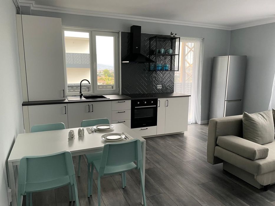 Inchiriez apartament 2 camere cu parcare