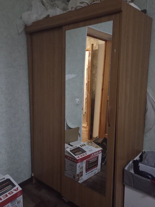 Шкаф с кроватью .